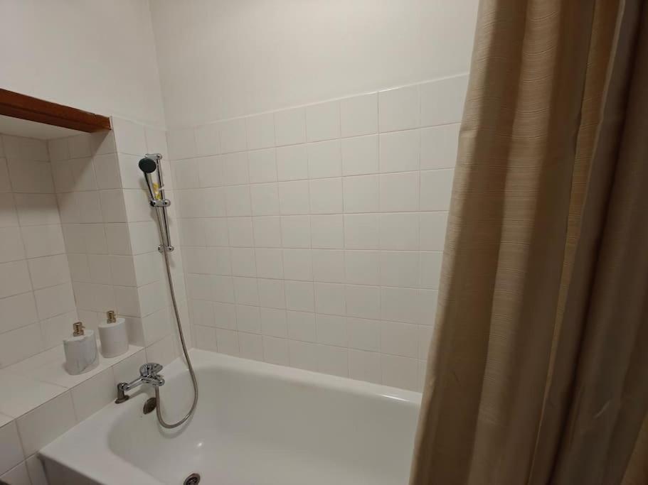 Le Duplex Du Centre - Ideal Pour Un Sejour Detente ! Saint-Savinien Luaran gambar