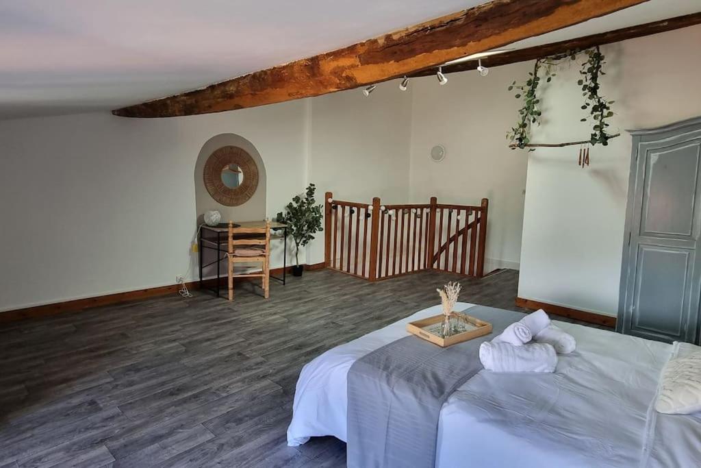 Le Duplex Du Centre - Ideal Pour Un Sejour Detente ! Saint-Savinien Luaran gambar